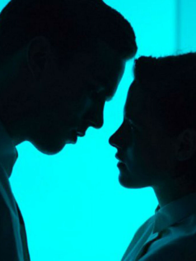 映画「Equals」イコールズ 日本でも撮影したSFラブストーリー ニコラス・ホルト出演 映画「Equals」イコールズ 日本でも撮影したSFラブストーリー ニコラス・ホルト出演