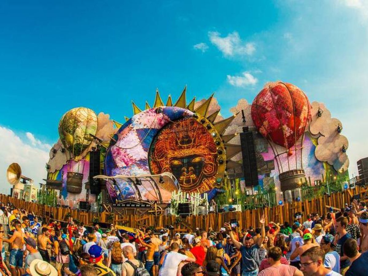 トゥモローランド16 Live配信生放送 最大級のedmフェス Tomorrowland きらきらペリー